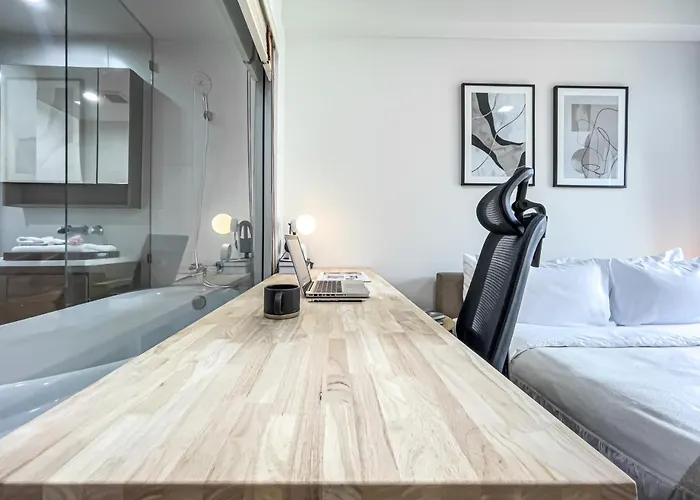 Prime Sukhumvit Living - Bts Phrom Phong - Ultra Fast Wifi